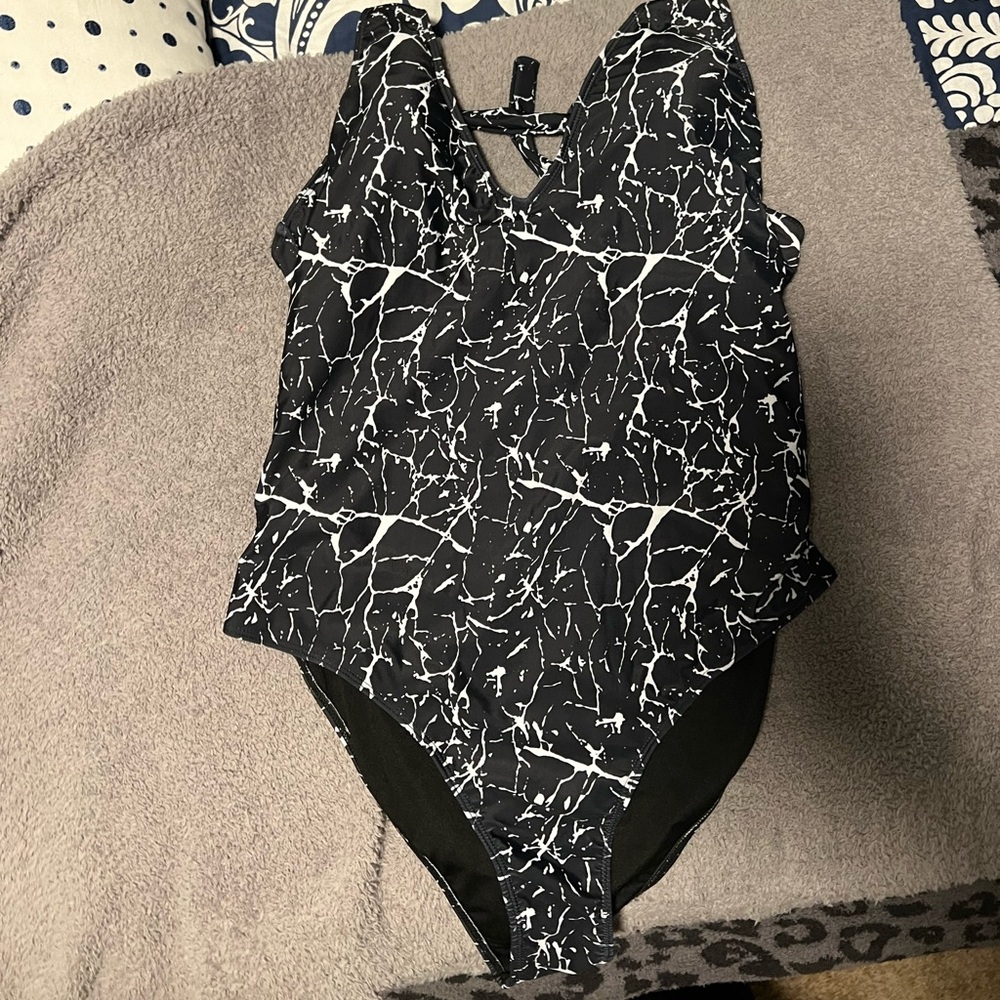 NWOT SHEIN Halter One piece Black and white marble Size 2X